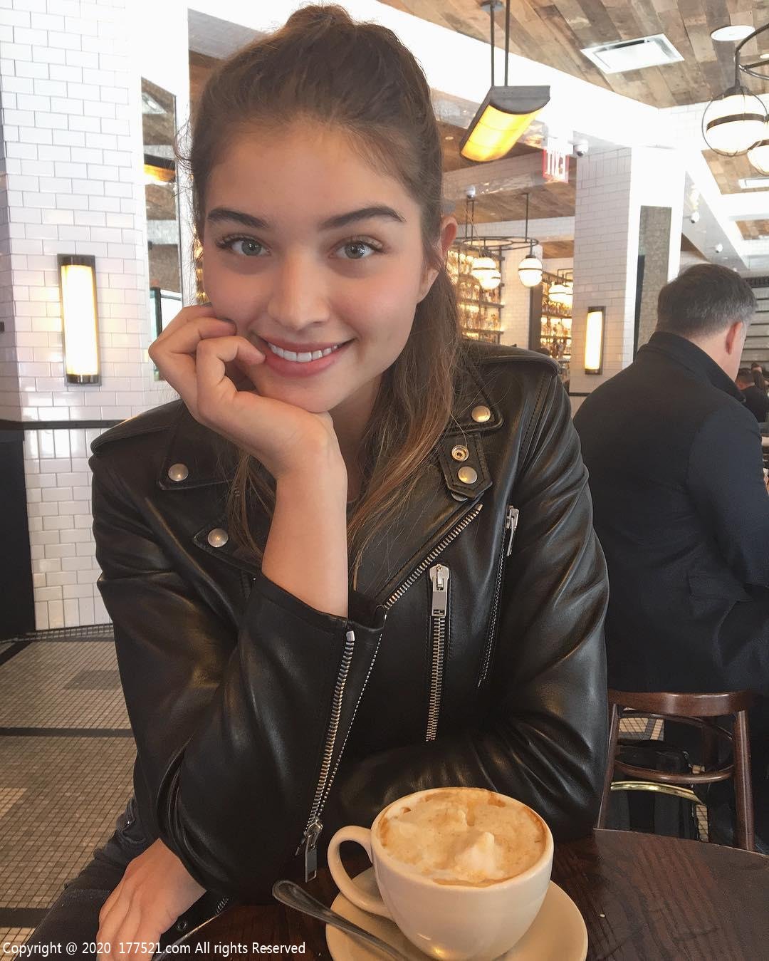 Daniela Lopez Osorio个人资料_简介_写真作品