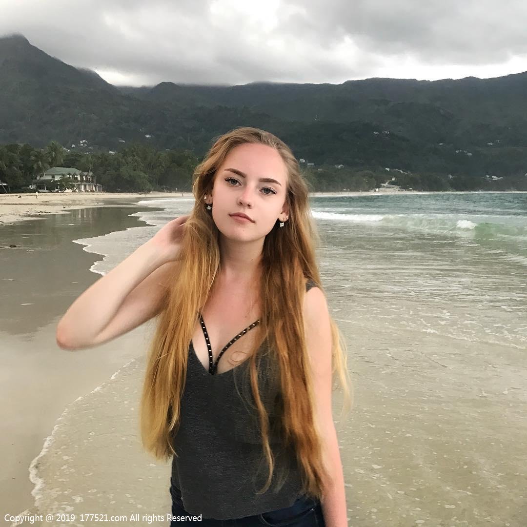 奥克萨娜·内威塞拉亚（Oksana Neveselaya）个人资料_简介_写真作品